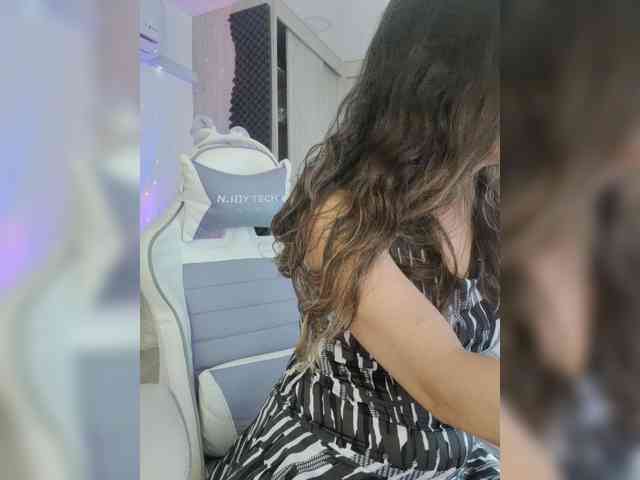 LarisaMaia webcam
