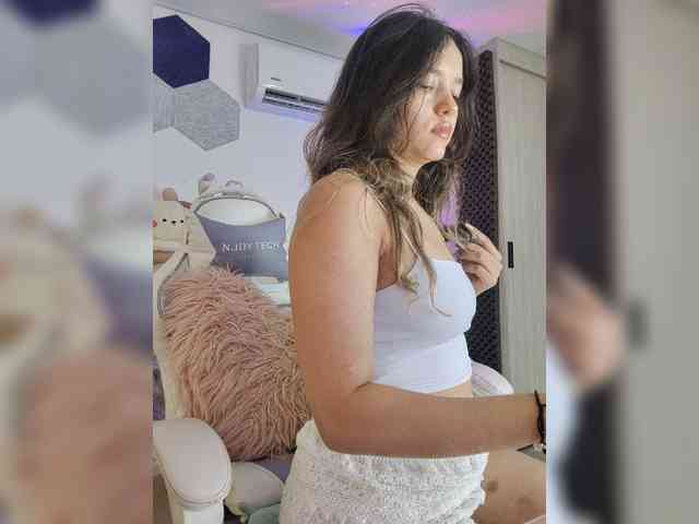 LarisaMaia webcam