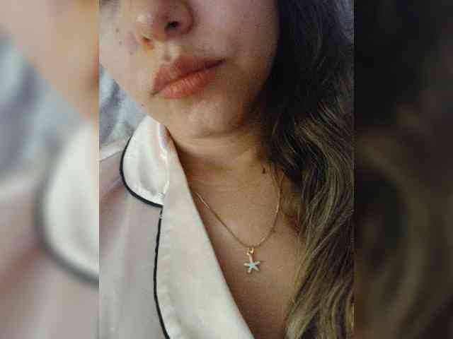 LarisaMaia webcam