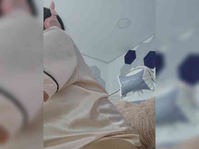 LarisaMaia webcam