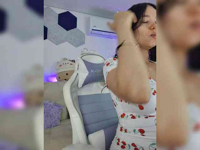 LarisaMaia webcam