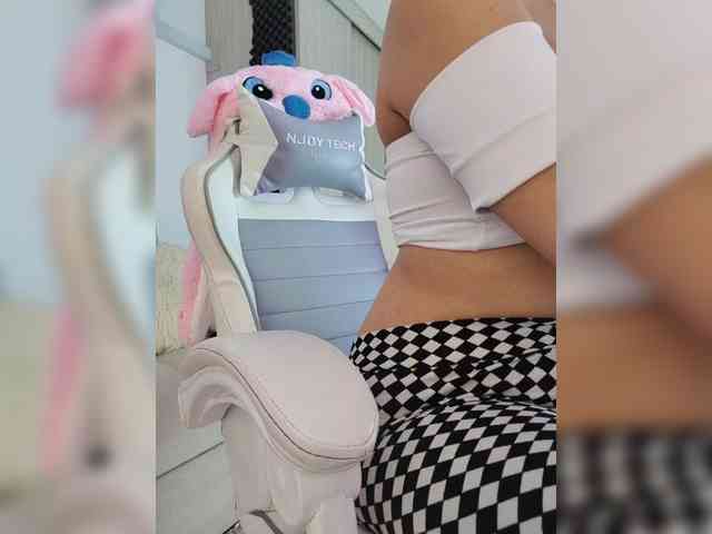 LarisaMaia webcam