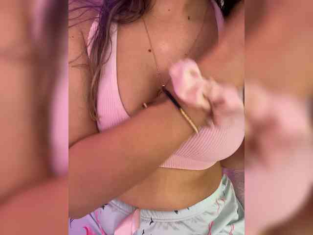 LarisaMaia webcam