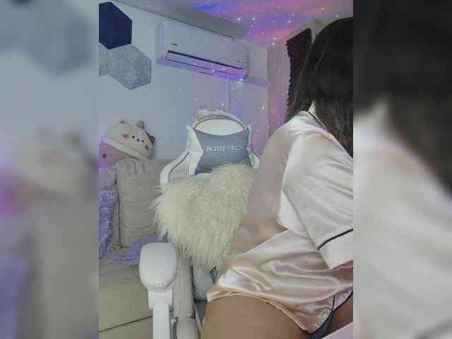 LarisaMaia webcam