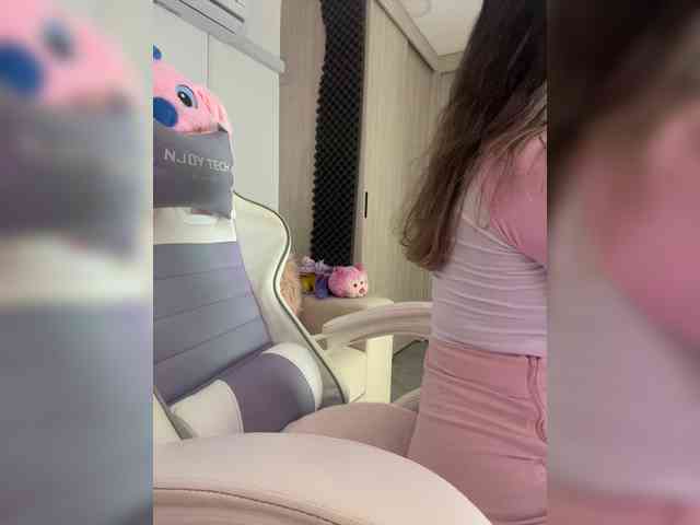 LarisaMaia webcam