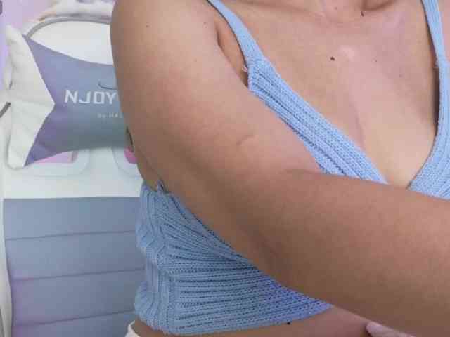 LarisaMaia webcam