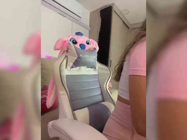 LarisaMaia webcam