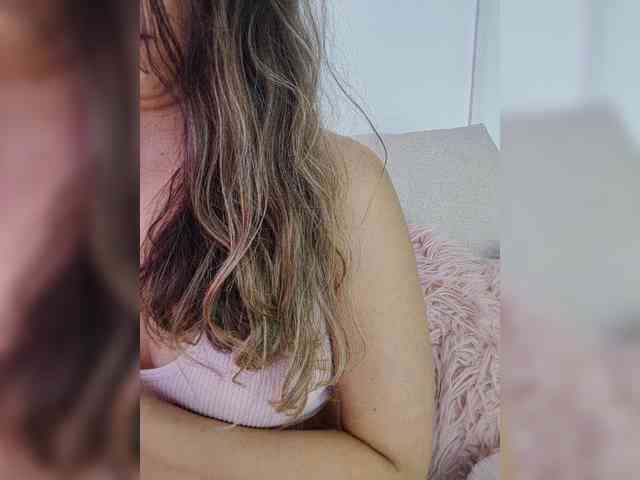 LarisaMaia webcam