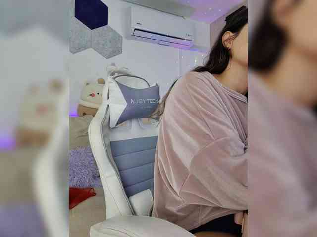 LarisaMaia webcam
