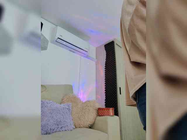 LarisaMaia webcam