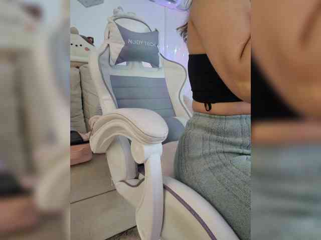 LarisaMaia webcam