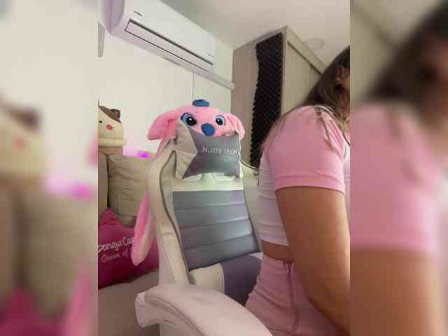 LarisaMaia webcam