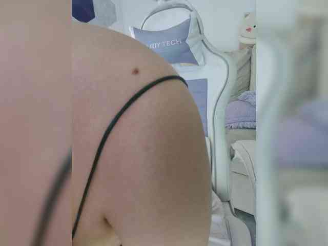 LarisaMaia webcam