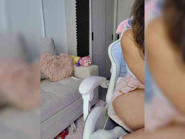 LarisaMaia webcam