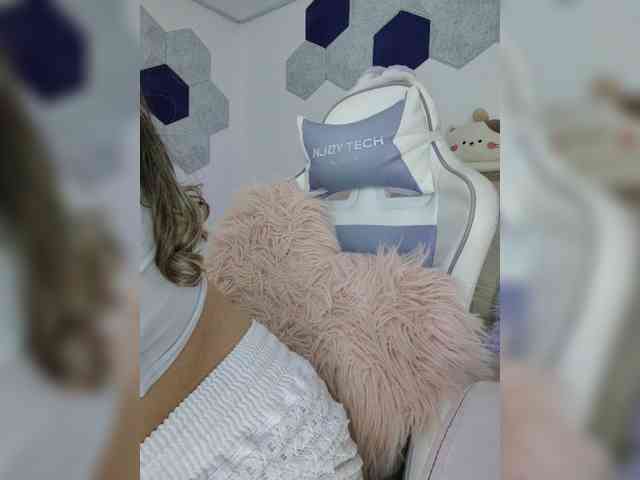 LarisaMaia webcam