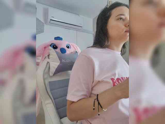 LarisaMaia webcam