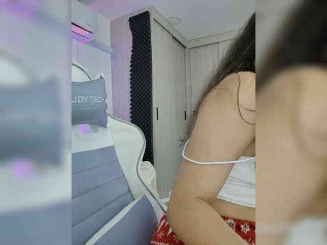 LarisaMaia webcam
