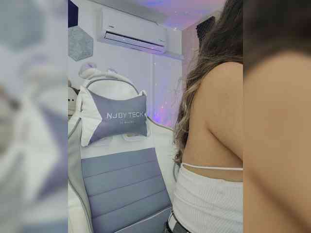 LarisaMaia webcam