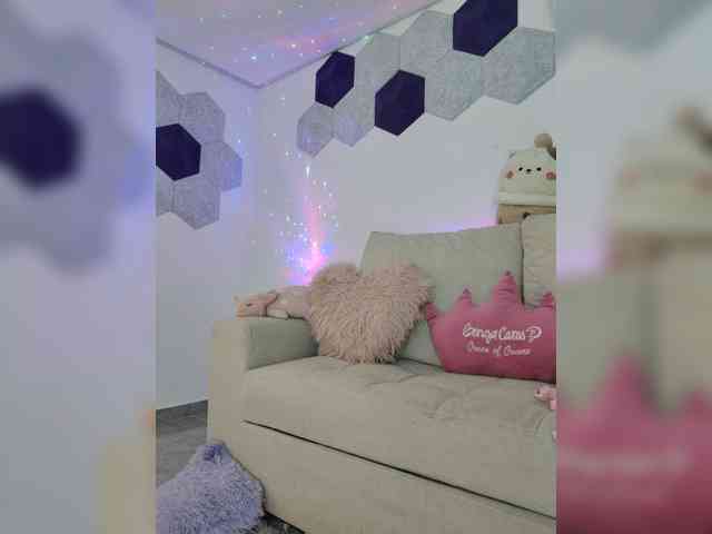 LarisaMaia webcam