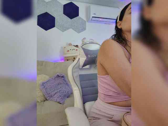LarisaMaia webcam