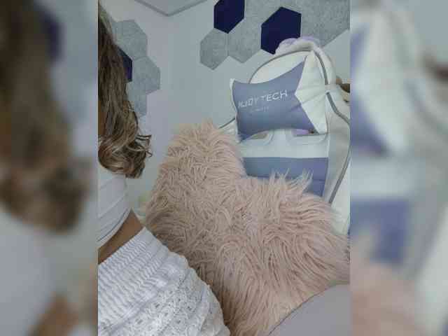 LarisaMaia webcam