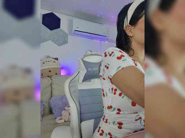 LarisaMaia webcam