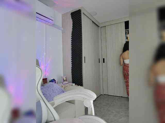 LarisaMaia webcam