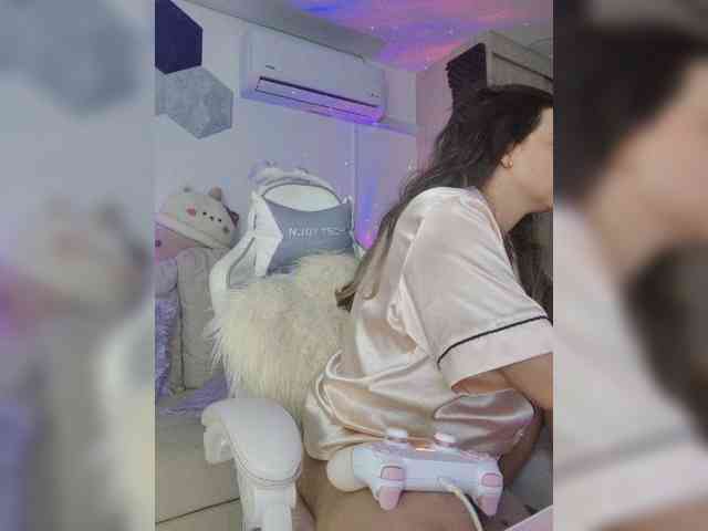 LarisaMaia webcam