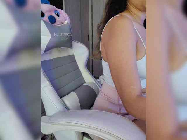 LarisaMaia webcam
