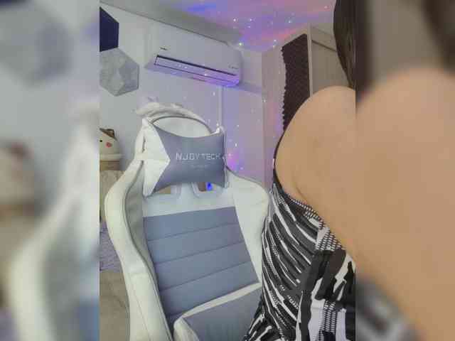 LarisaMaia webcam