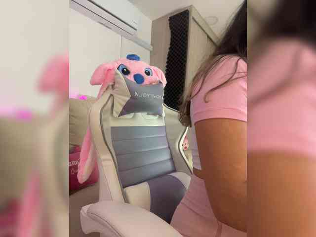 LarisaMaia webcam
