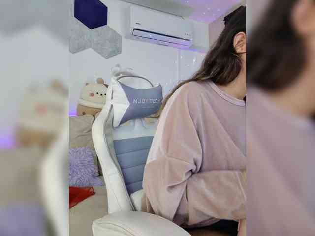 LarisaMaia webcam
