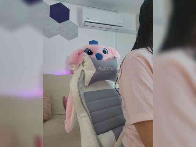 LarisaMaia webcam
