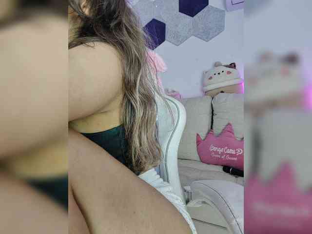 LarisaMaia webcam
