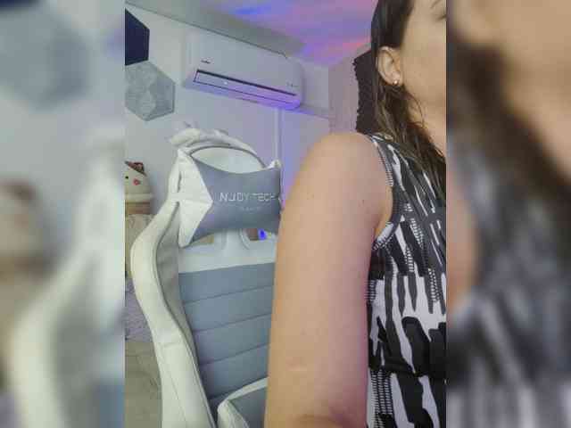 LarisaMaia webcam