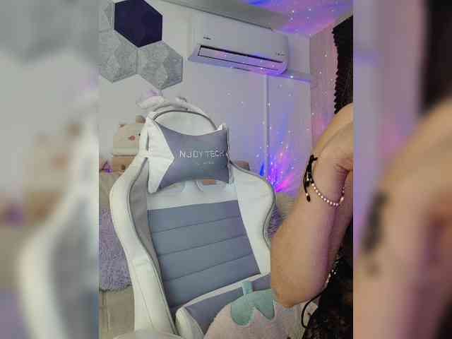LarisaMaia webcam