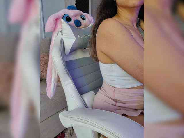 LarisaMaia webcam