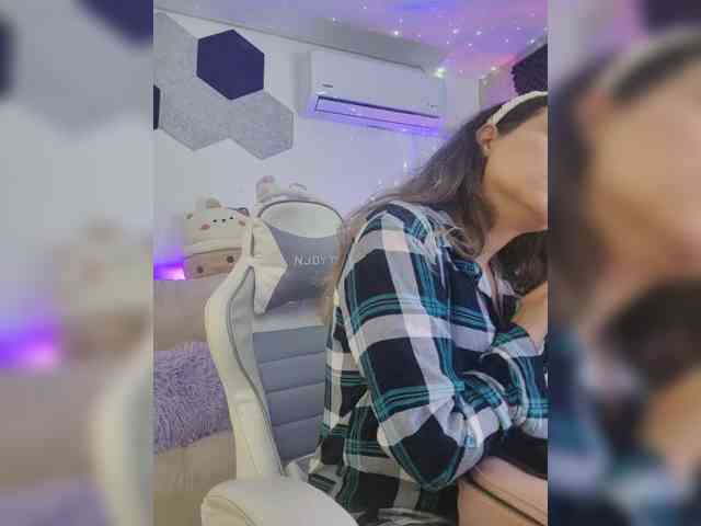LarisaMaia webcam