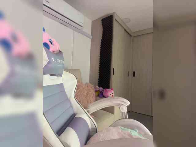 LarisaMaia webcam