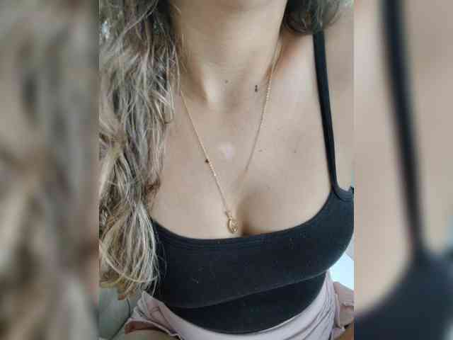 LarisaMaia webcam