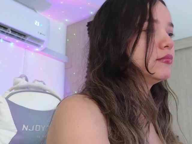 LarisaMaia webcam