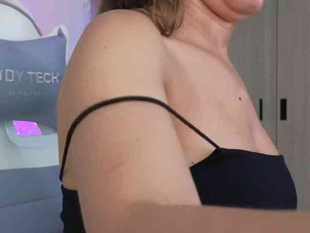 LarisaMaia webcam