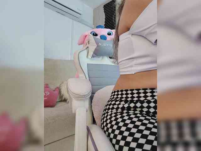 LarisaMaia webcam