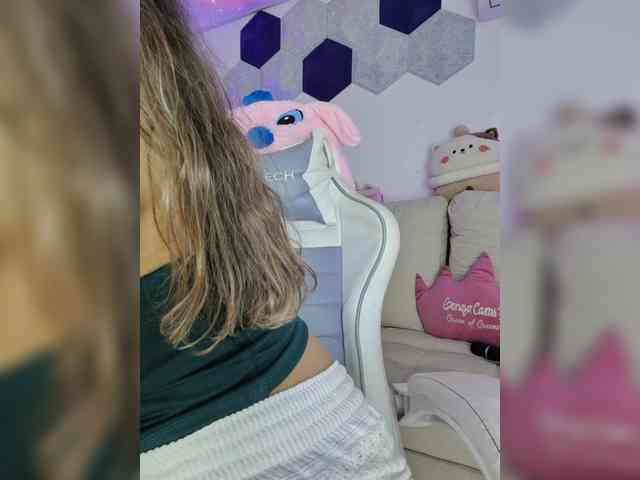 LarisaMaia webcam