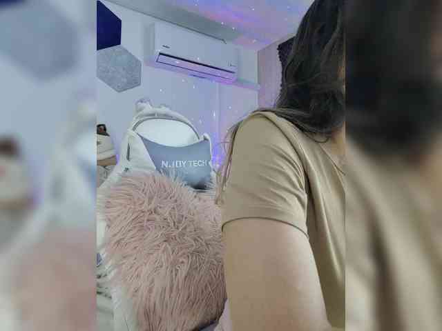 LarisaMaia webcam