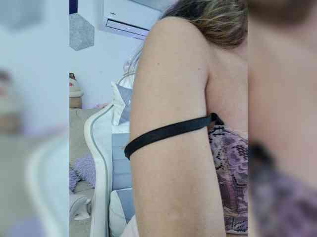 LarisaMaia webcam