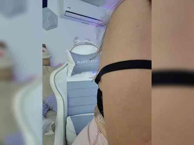 LarisaMaia webcam