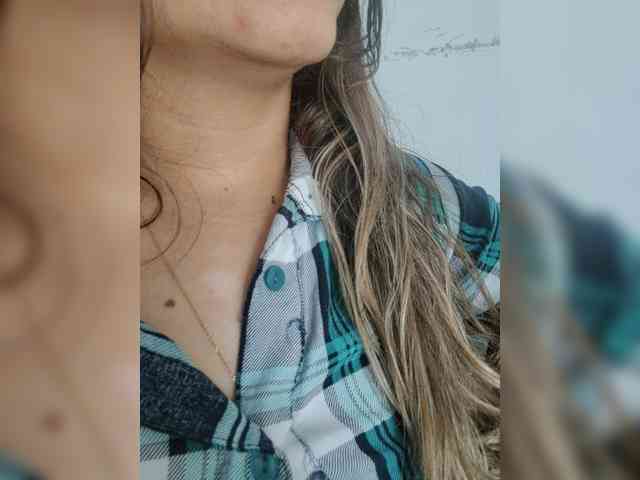 LarisaMaia webcam