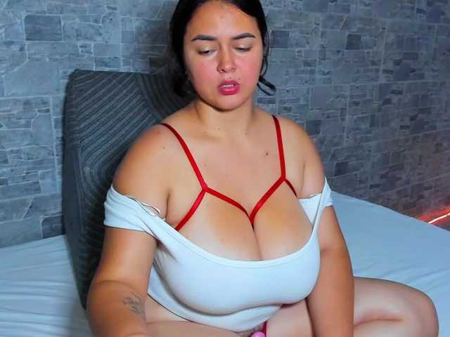 LunaaHatzel live cam on BongaCams