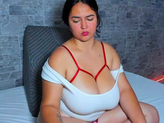 LunaaHatzel live cam on BongaCams
